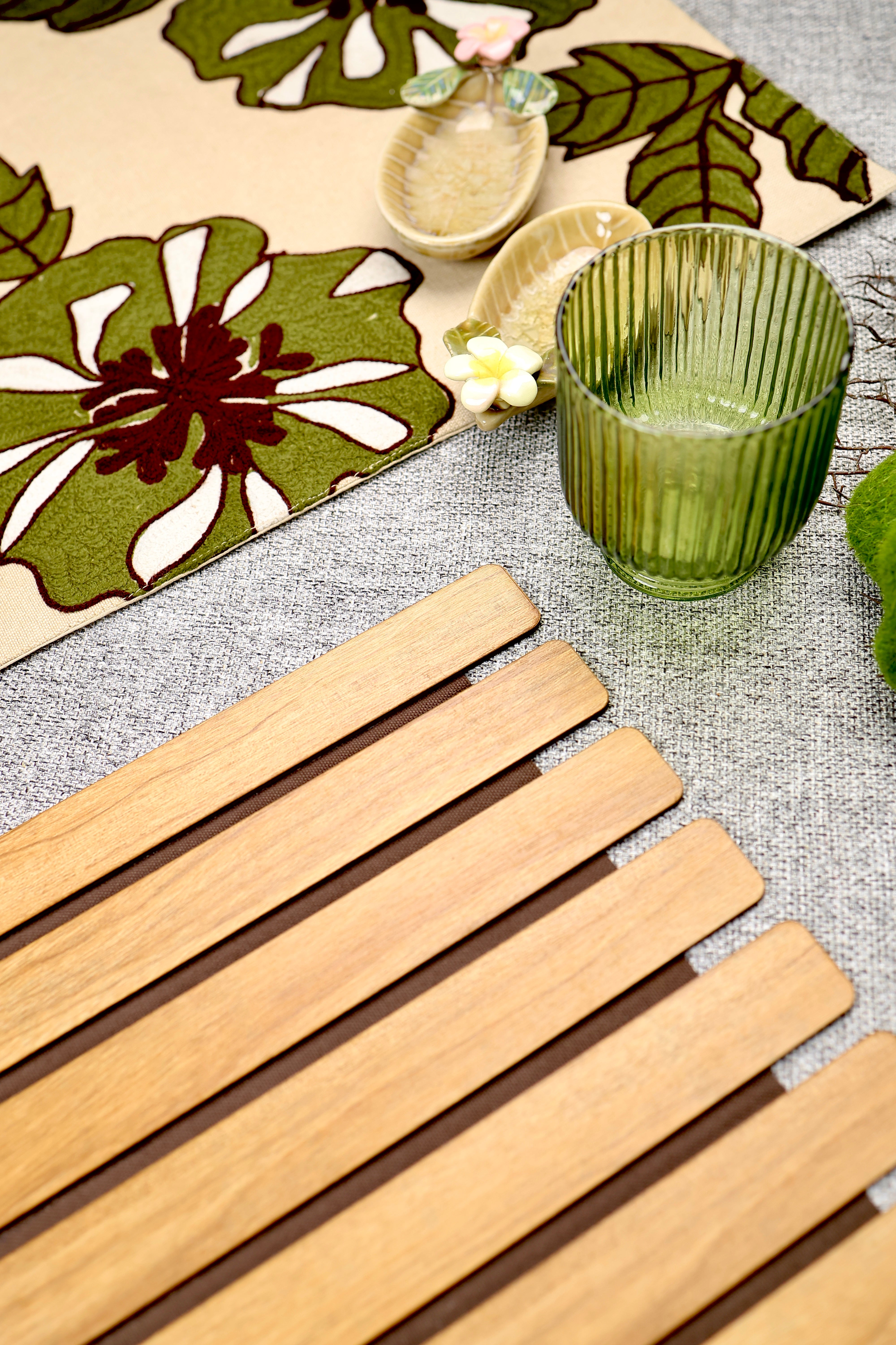 Slated Foldable Table Mats