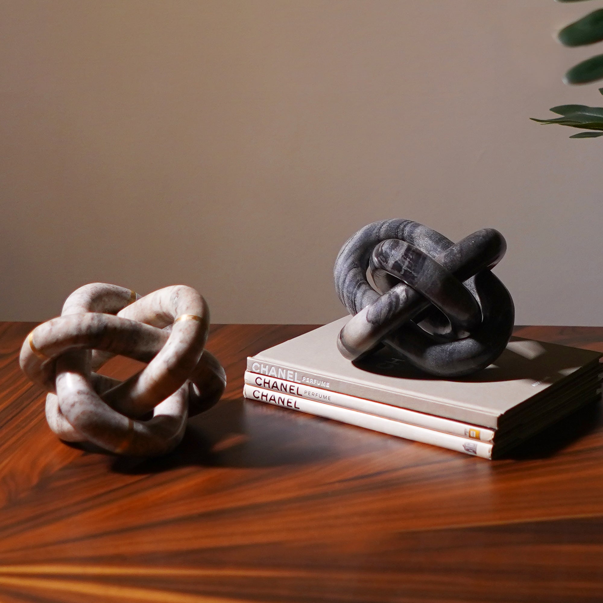 Grey Marble Knot Accent