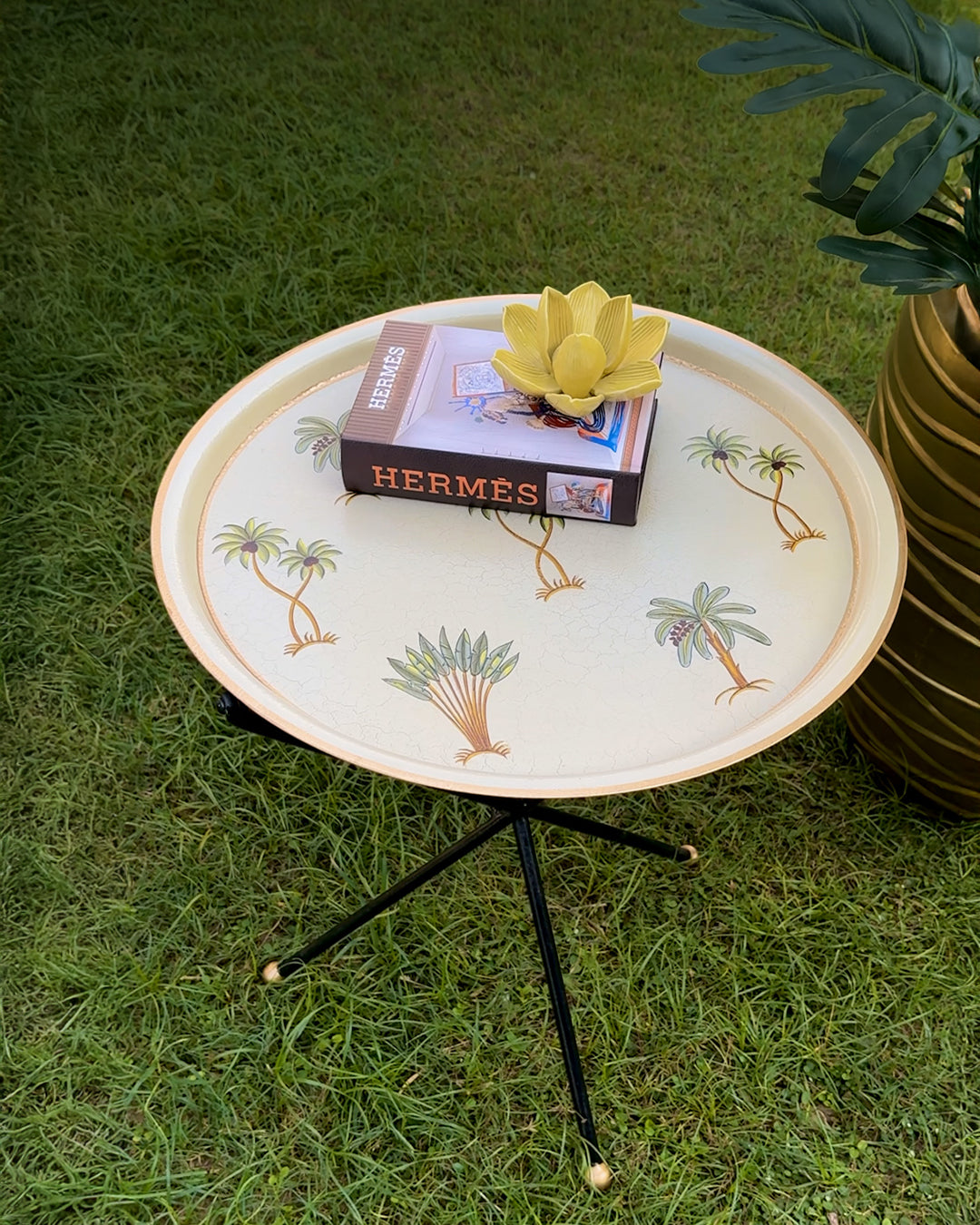 Palm Grove Tripod Table