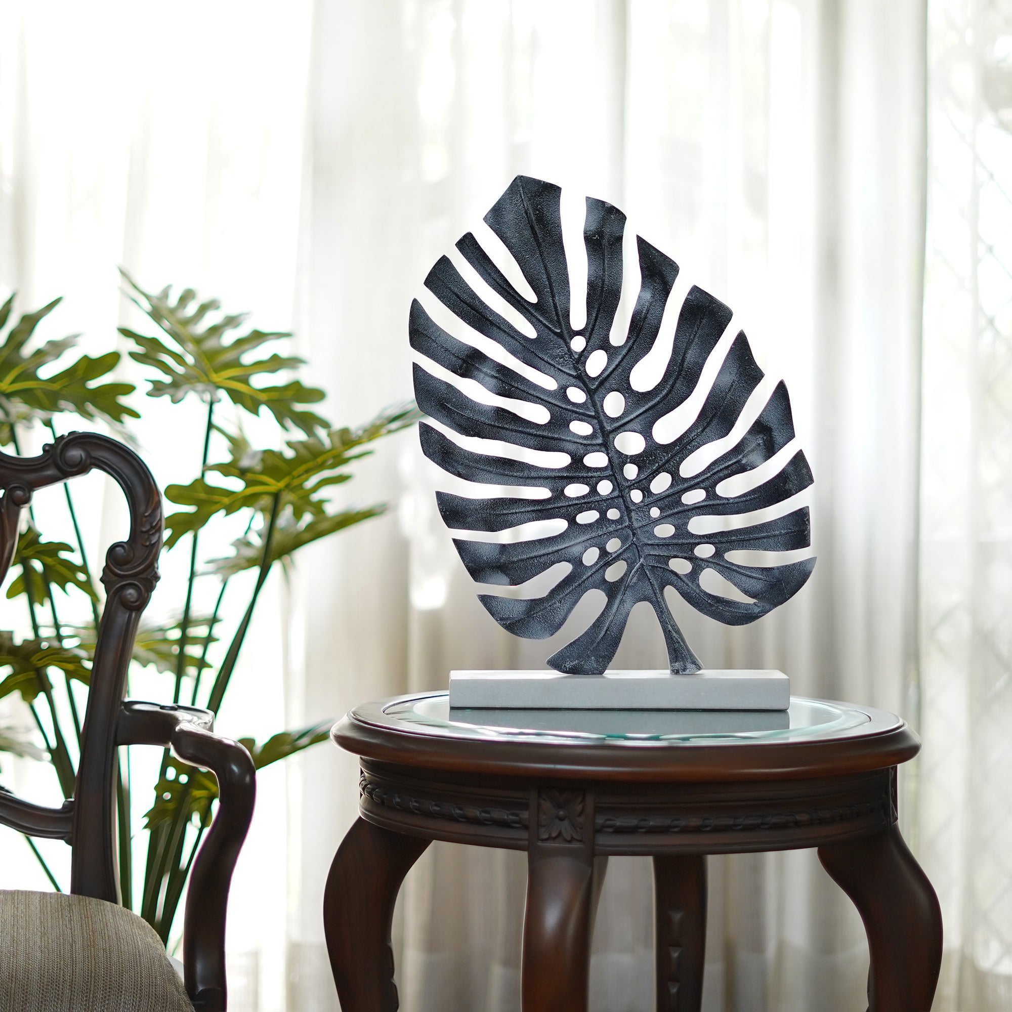 Noir Leaf Elegance Sculpture