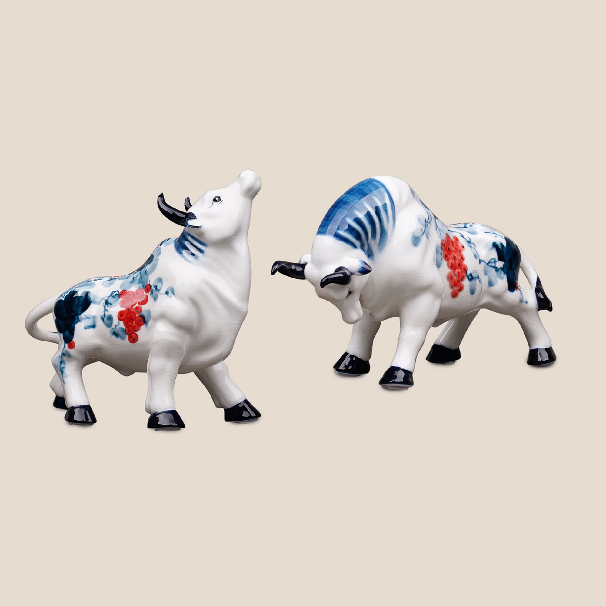 Porcelain Bull Duo – Indigo Bloom (Only for Delhi NCR)