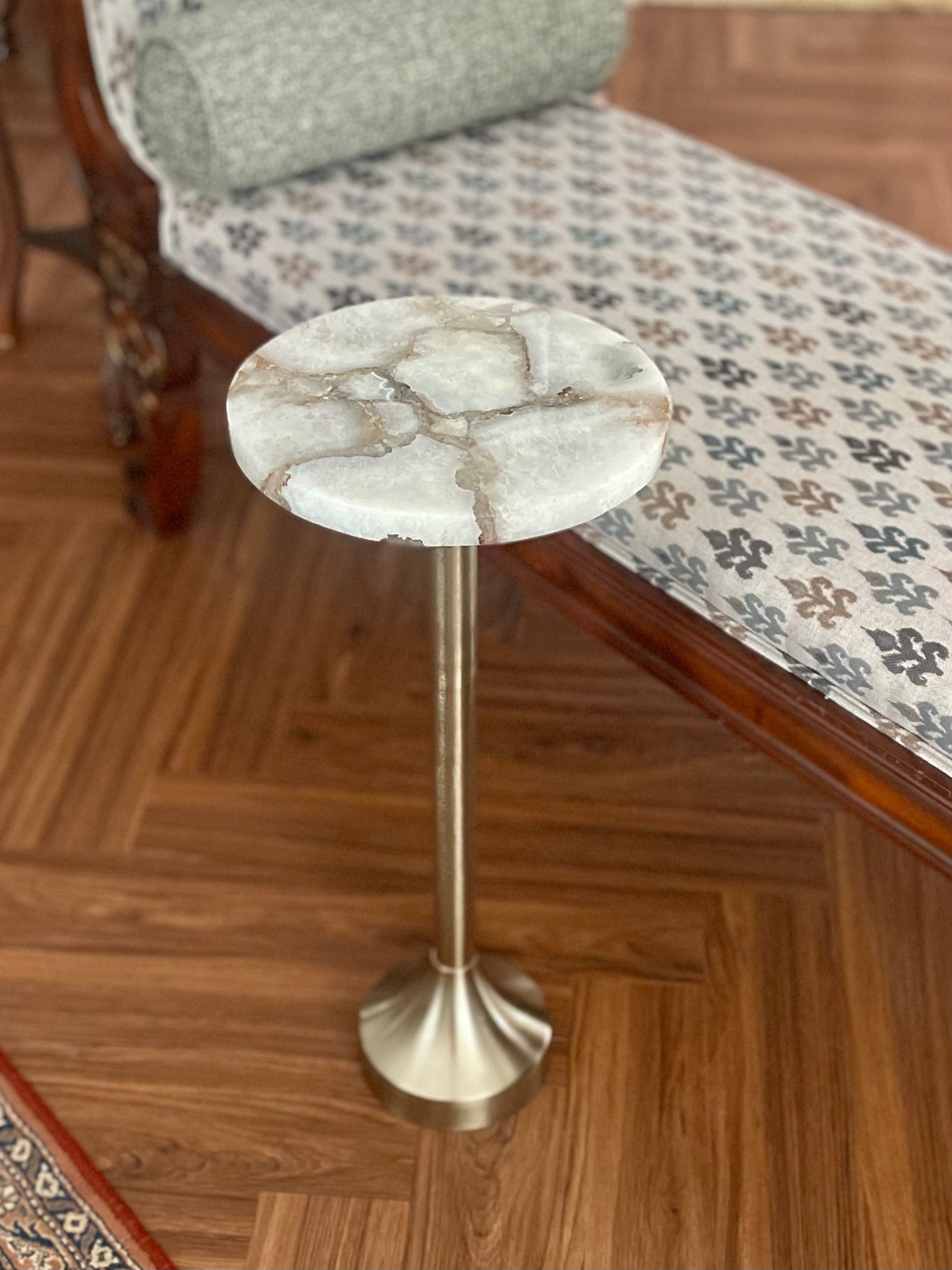 Manor Peg Table